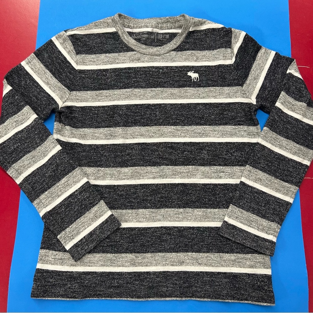 Abercrombie & Fitch Gray and Black Long Sleeve Tee